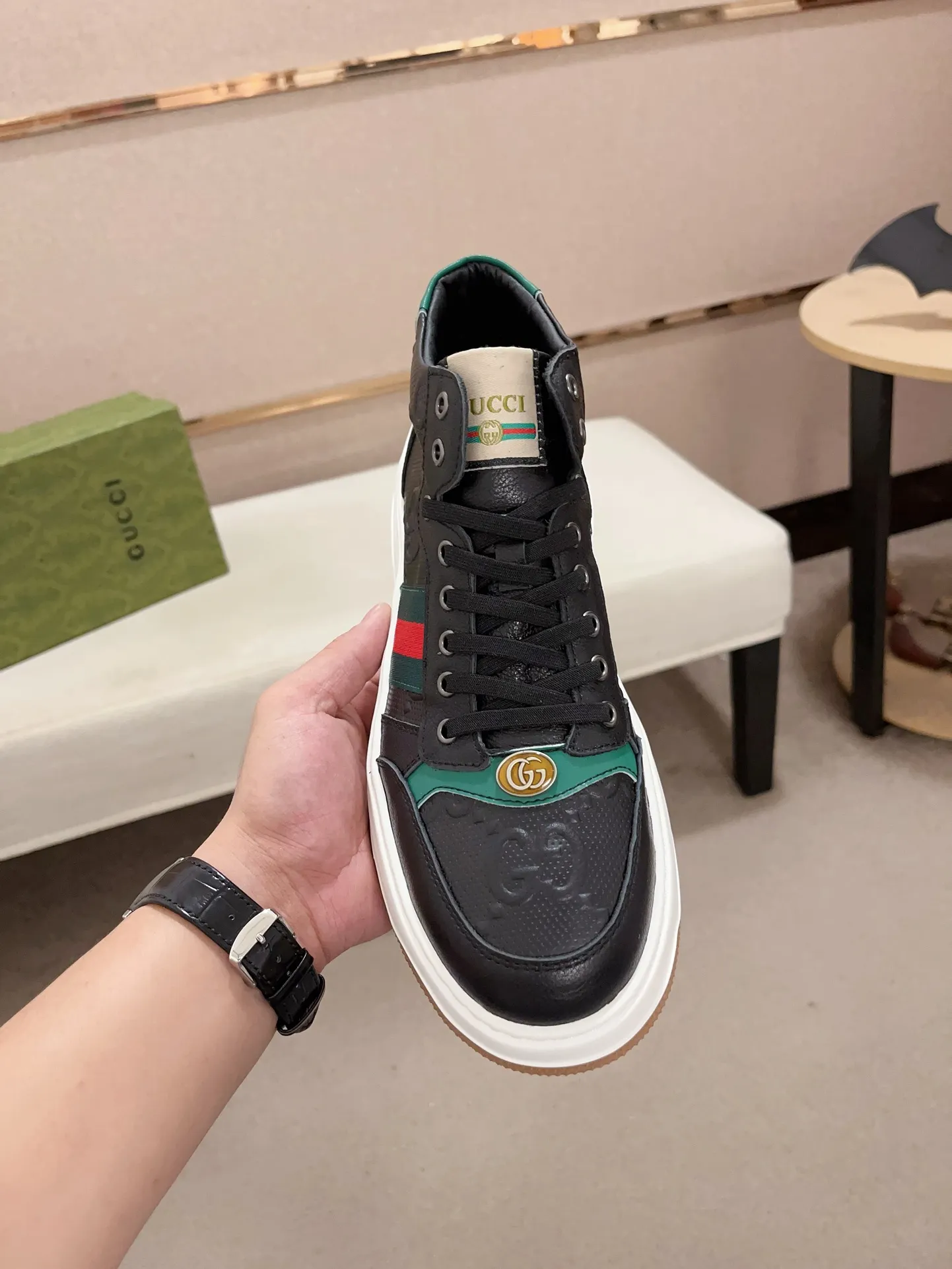 Men's clothing and shoes💰 520💰🇮🇹🇮🇹GUCCI (Gucci) top 🔍🔍 new models are on sale at the same time, the upper 🇮🇹 imported Italian first-layer cowhide, fully imported sheepskin lining 💪💪, completely 1⃣️compared 1⃣️Reproduction🇮🇹💪💪, ⚠Sole: The original sole is specially provided by the original factory, the exclusive movable molded sole is super comfortable, ⚠Original factory follow-up goods, 🔍🔍high quality, you can enter and leave the counter at will, welcome to compare⚠. Code number: 38-44 (45 is custom-made and cannot be returned or exchanged)